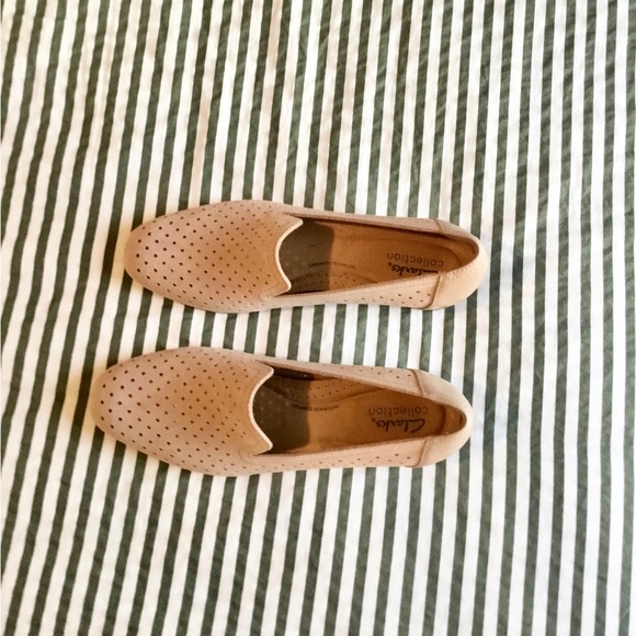 NWT Clarks Perforated Suede Loafers Juliet Hayes Sand 8 - Picture 5 of 8